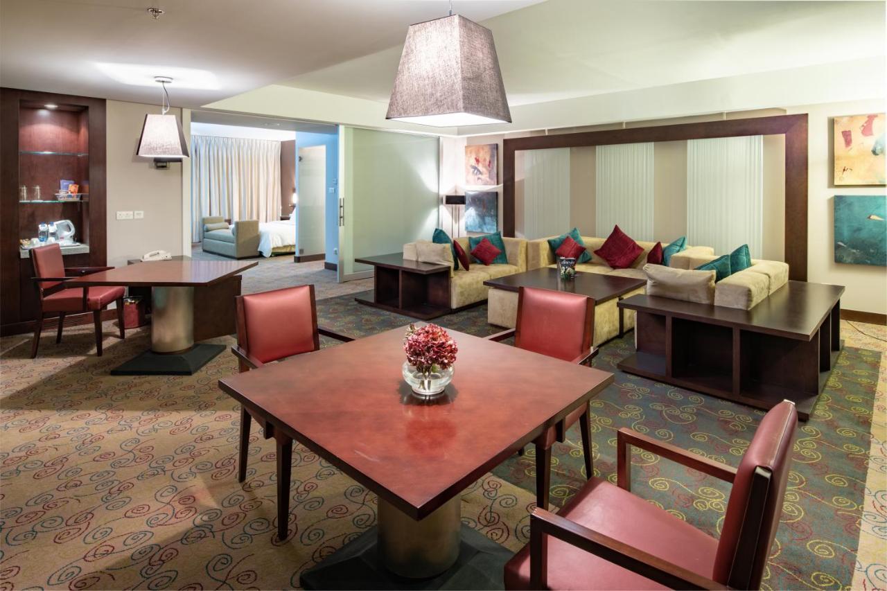 Radisson Blu Hotel, Hotel